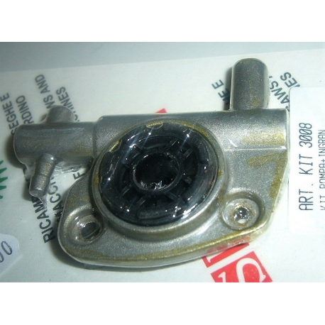POMPA OLIO + VITE SENZA FINE MOTOSEGA OLEOMAC EMAK 936 937 940 941 947 952 POMPA OLIO + VITE SENZA FINE MOTOSEGA OLEOMAC EMAK 936 937 940 941 947 952